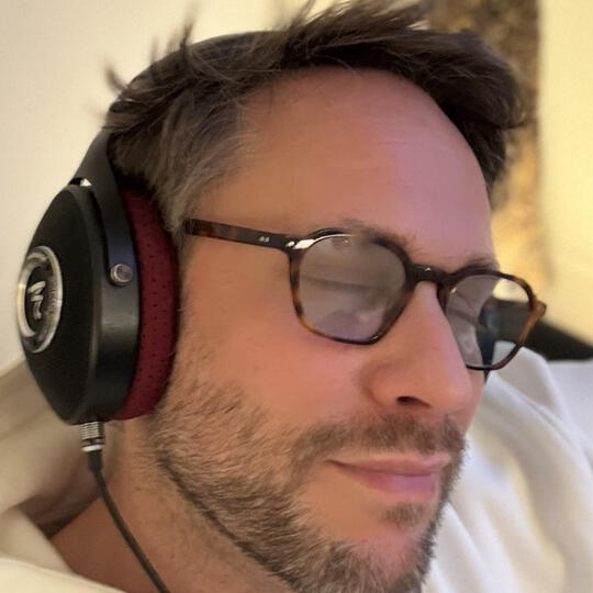 Nils Thomas, mixing & mastering engineer, listening on headphones